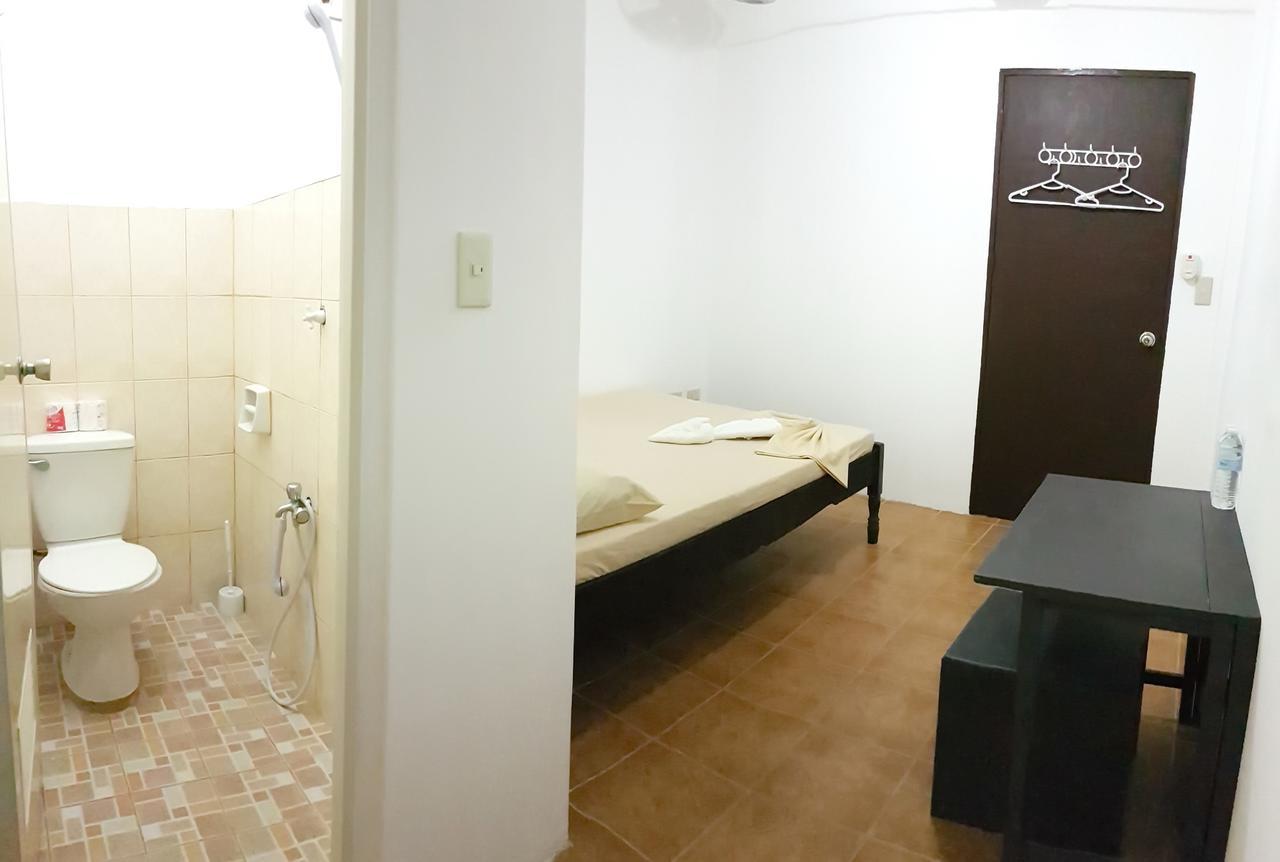 פוארטו גאלרה Deluna Diving Resort מראה חיצוני תמונה